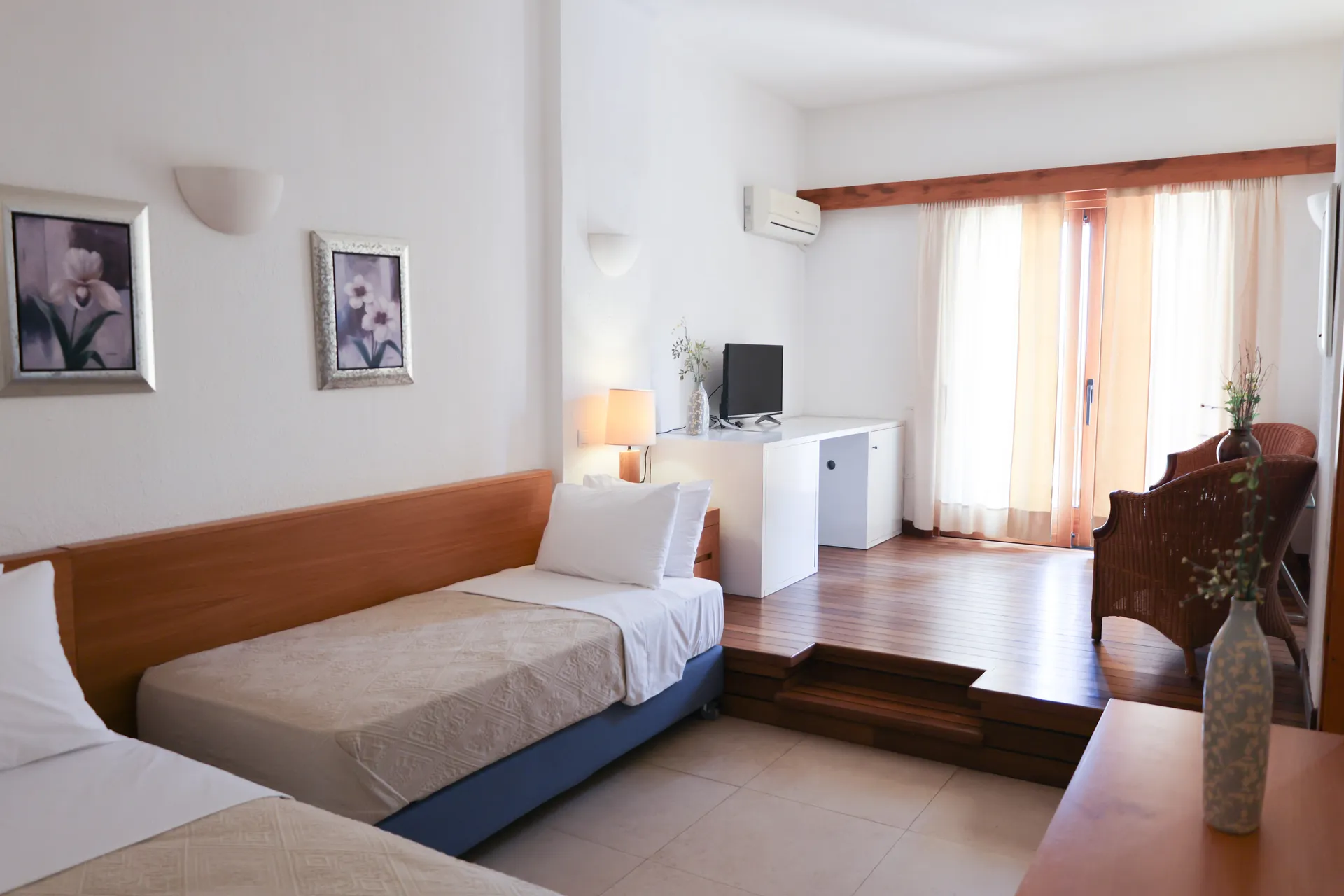 Tiara Holidays - Kanapitsa Mare Hotel - one bedroom suite living room
